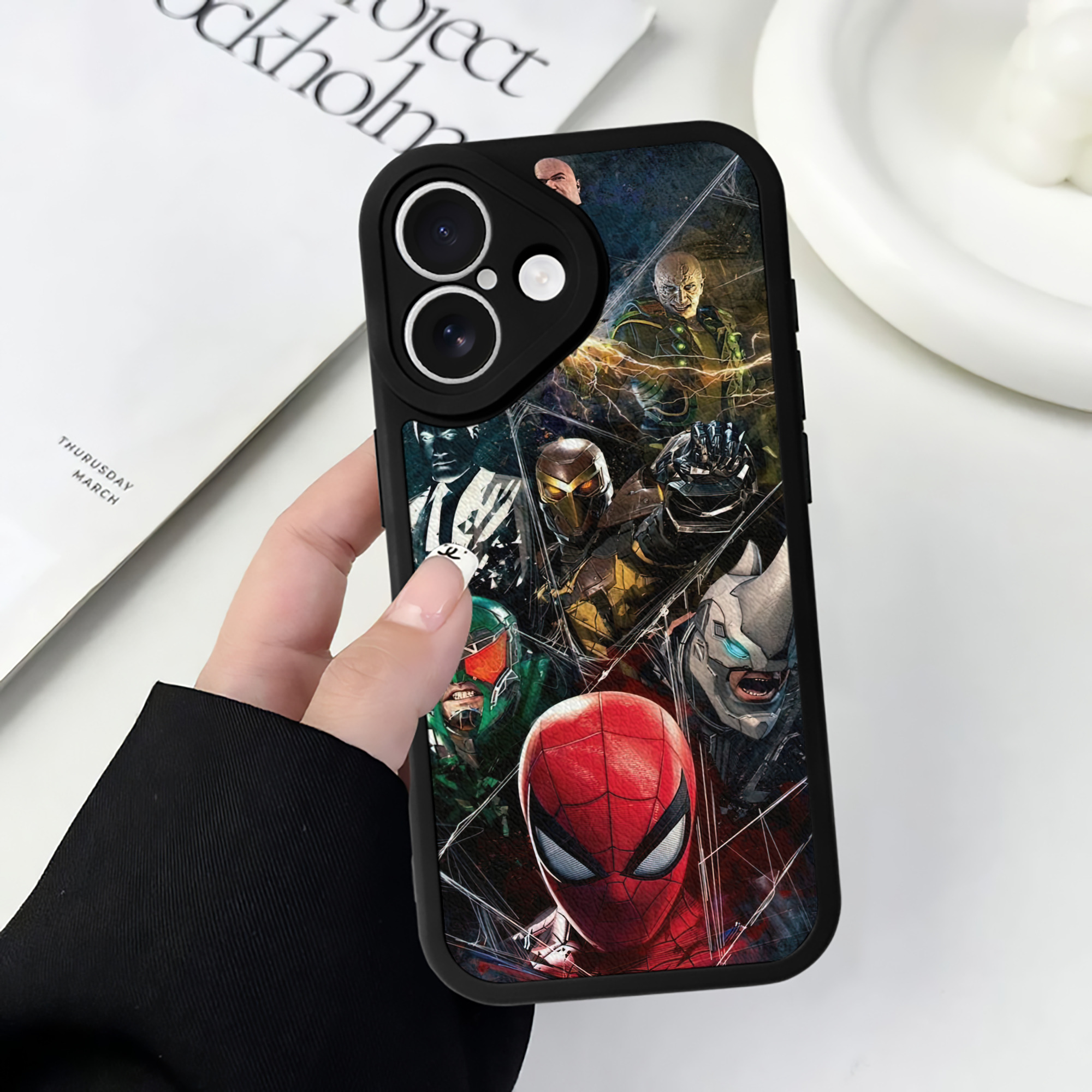 Spider Man スパイダーマン 【iPhone 16シリーズ対応】シリコンスマホケース（レザー調） 材質：シリコン